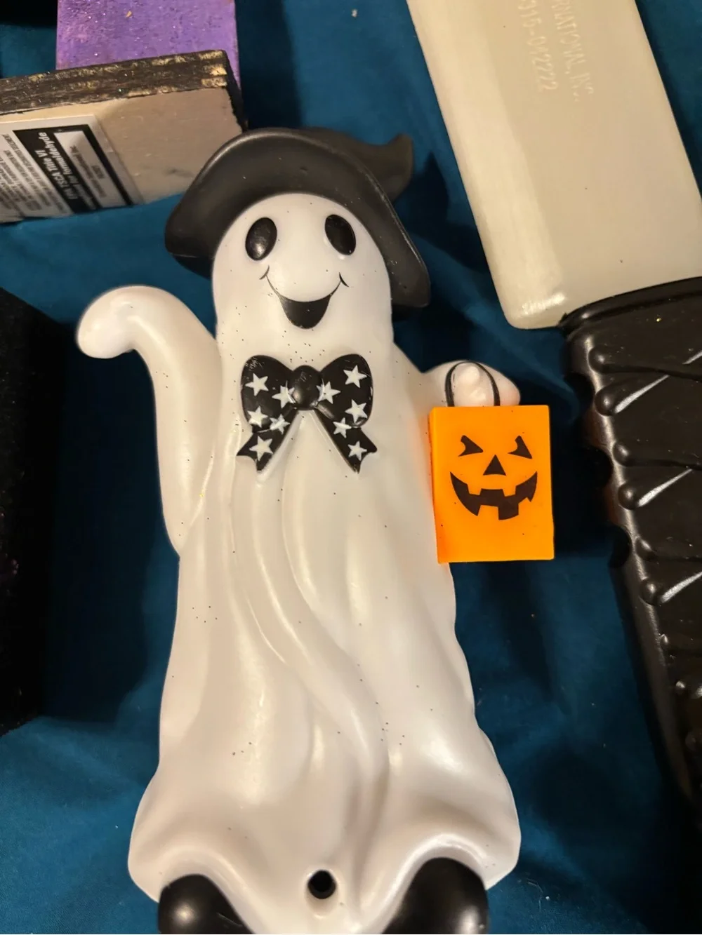 Halloween Decor Bundle – Haunted House, Ghosts & Sword